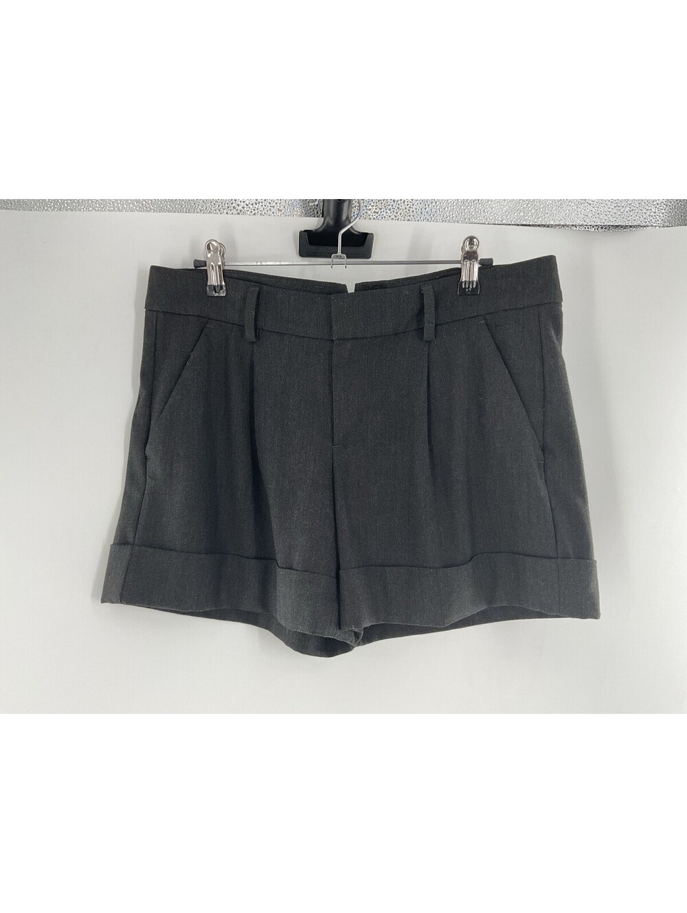 Gap Women’s Size 6 Dark Gray Shorts Cuffed 032